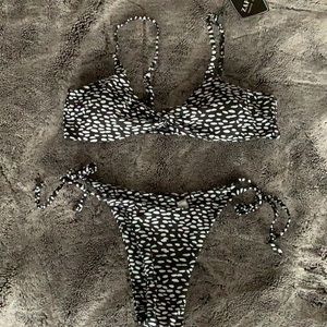 Black and white bikini. Super cute!